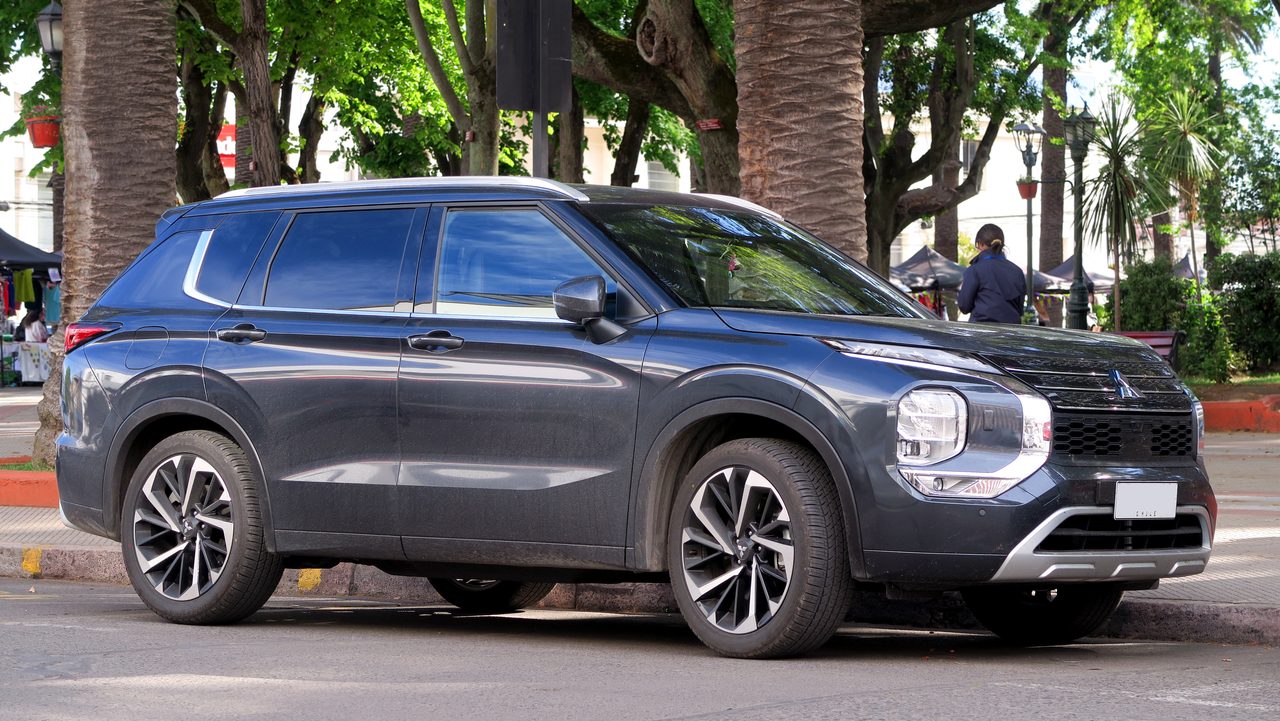 Representative photo of a gray Mitsubishi Outlander used in a sample Vehicle Scout review